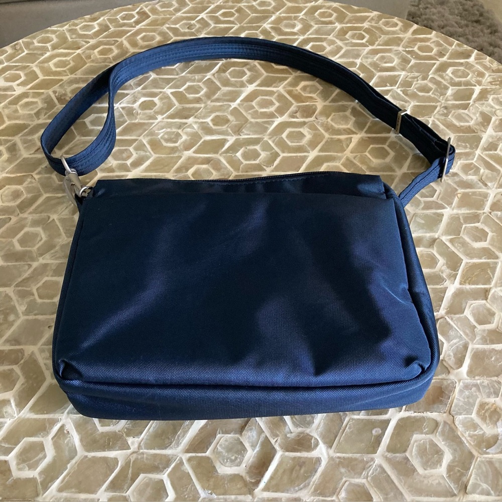 NEW!  Travelon Anti-Theft Classic Small E/W Crossbody - Spruce - Picture 8 of 10